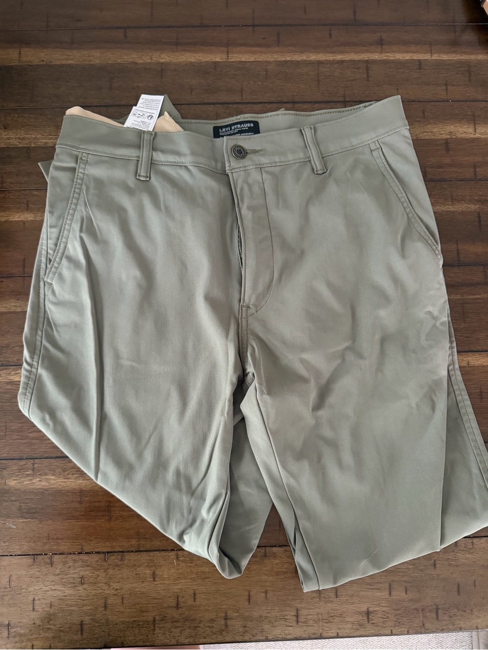 Levi's Men's Olive Green Chino Tapered Pants